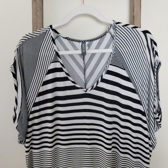 ⭐️40% Off⭐️ Kenneth Cole Reaction Swimsuit Coverup - Picture 6 of 8